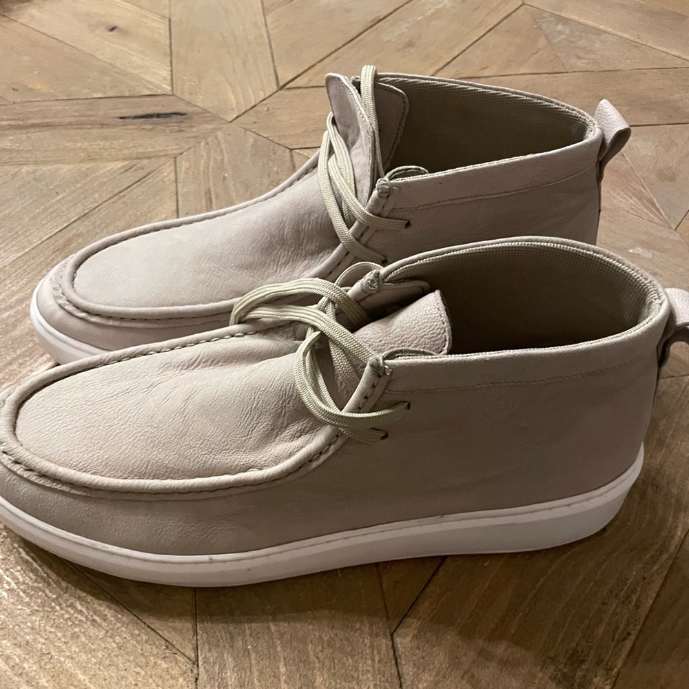 NWOT, Steve Madden Wallaby, size 13